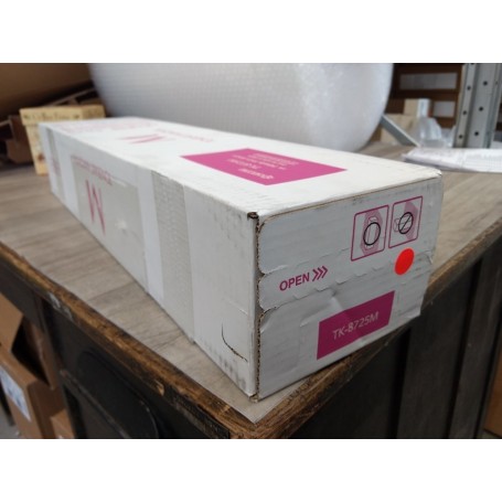 Kyocera Toner TK-8725M magenta (1T02NHBNL0) poškozený obal